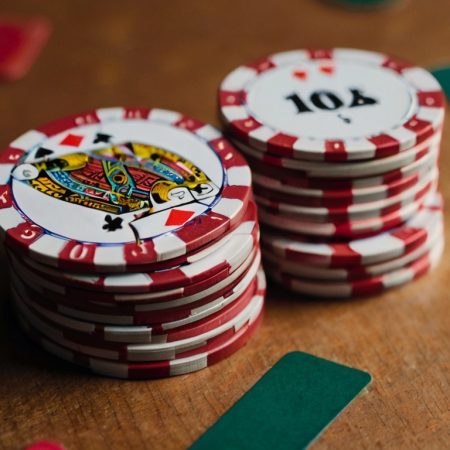 Что такое фолд в покере: когда пас необходим, а когда ошибочно