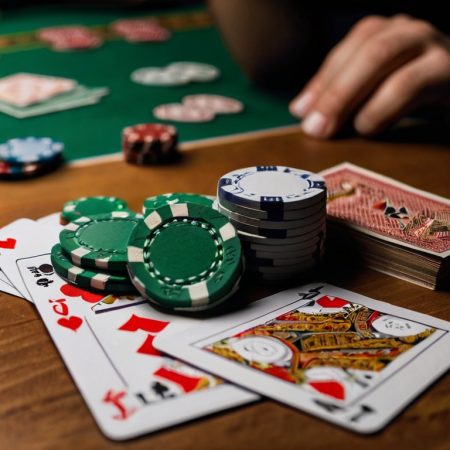 Флеш-дро в покере: шансы усиления и оптимальные пути розыгрыша